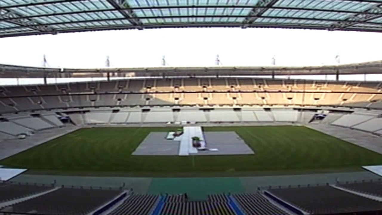 CÉLINE DION — Dans les coulisses du Stade de France — Concerts et coulisses... | Céline Dion - L'intégralité des clips | On ne change pas | (2005) | Bonus Exclusifs