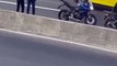 Vídeo flagra roubo de moto e fuga de criminosos pela Avenida Brasil