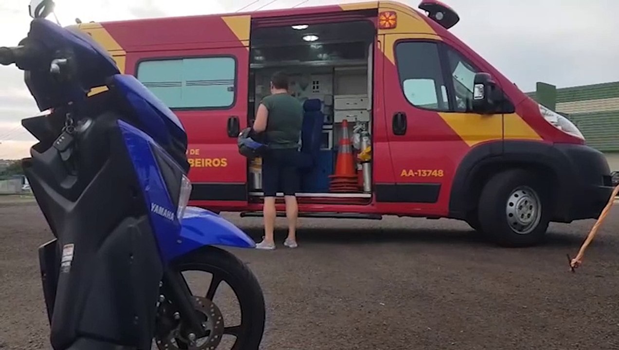 Ao desviar de carro, motociclista sofre queda às margens da BR-277