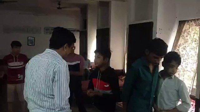 जिला कलक्टर ने मतदान केन्द्रों का औचक निरीक्षण कर दिए निर्देश