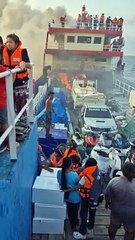 Incêndio em balsa no Golfo da Tailândia deixa passageiros em pânico