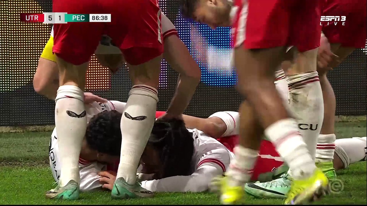 مشاركه زيدان اقبال امام نادي بى اى سى زفوله الدوري الهولندي الممتاز ليوم 3_4_2024