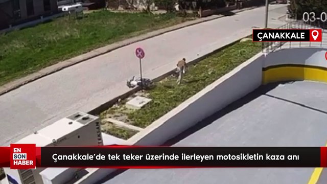 Çanakkale'de tek teker üzerinde ilerleyen motosikletin kaza anı