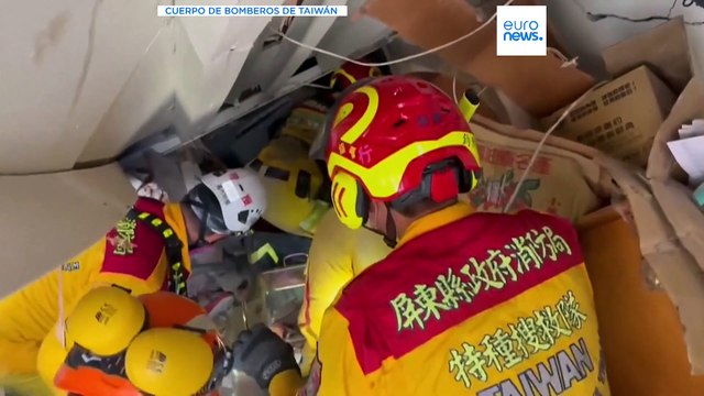 Decenas de personas atrapadas entre los escombros en Taiwán tras el mayor terremoto en 25 años