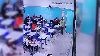 Sorte ou Premonição? Aluna se levanta de cadeira segundos antes de ventilador despencar