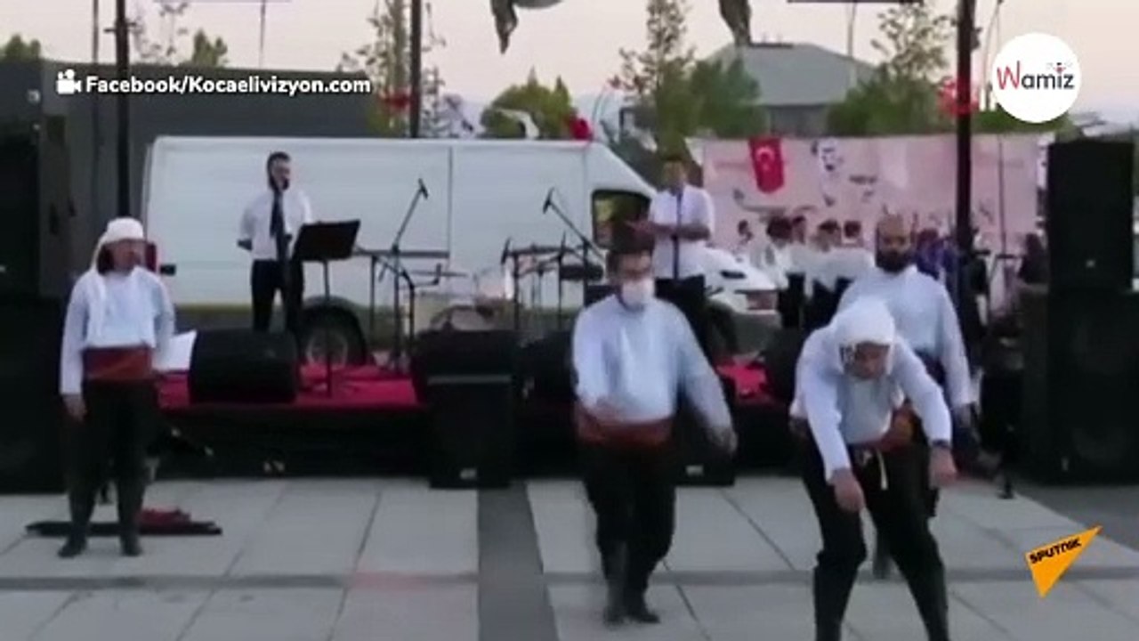 Schauspieler verletzt am Boden: Wie ein Straßenhund reagiert, geht um die Welt