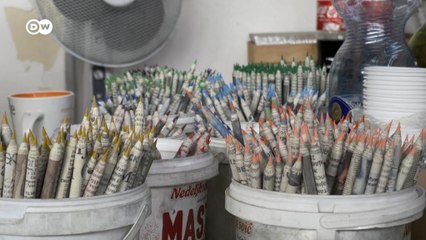 Serbien: Stifte aus alten Zeitungen retten Bäume