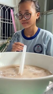 Nữ sinh mukbang food vietnamese trà sữa trân châu với cái TÔ to chà bá