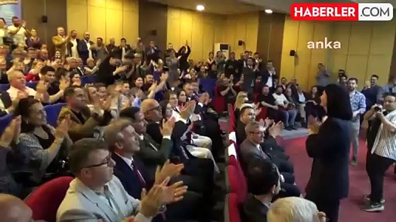 Edirne'nin ilk kadın Belediye Başkanı mazbatasını aldı