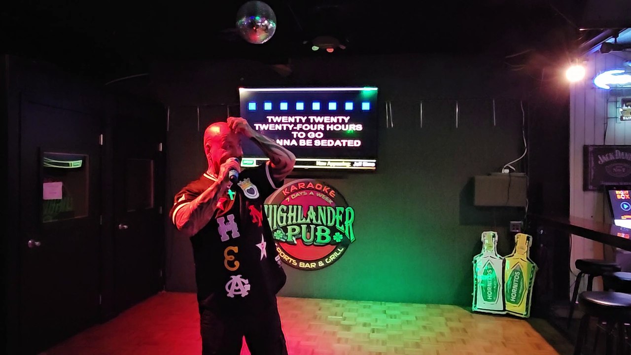 THE RAMONES - I WANNA BE SEDATED (PERFORMED AT THE HIGHLANDER)