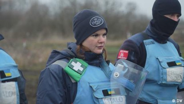 Ukraine war: Female volunteers help clear landmines