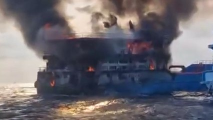 Panique sur un ferry en feu au large d'une île thaïlandaise