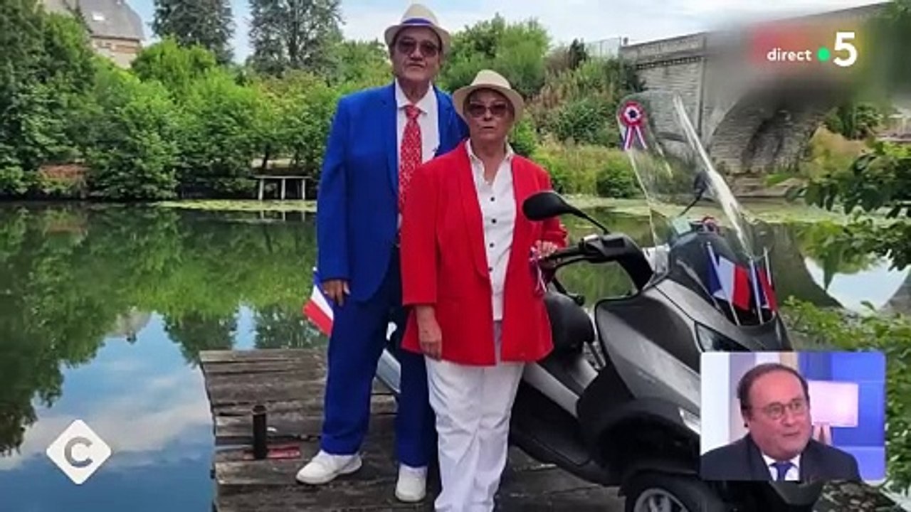 François Hollande plaisante sur son scooter
