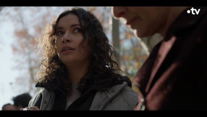 Un SI Grand Soleil : Carine est sur un site de...