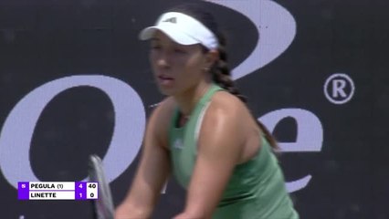 Charleston - Pegula en quarts sans trembler