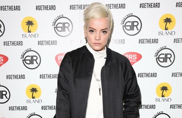 Lily Allen thinks Beyoncé is getting "help" to look young