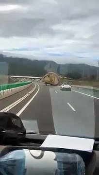 INSOLITE. Vidéo virale de parachutistes militaires atterrissant sur la quatre voies au sud de Bastia