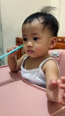 suklayin ang manipis na buhok