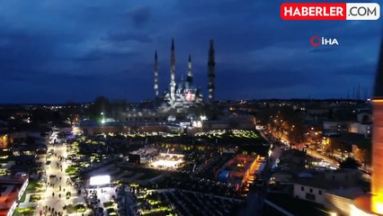 Selimiye Camii gölgesinde 5 bin kişi iftar yaptı