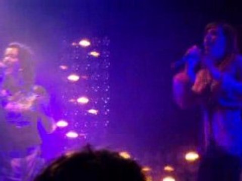 Laure Milan et Shéryfa Luna - Larmes