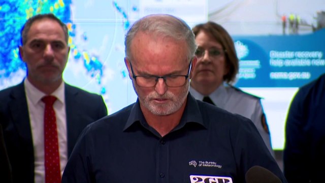 Flood warnings as heavy rain hits NSW and Queensland