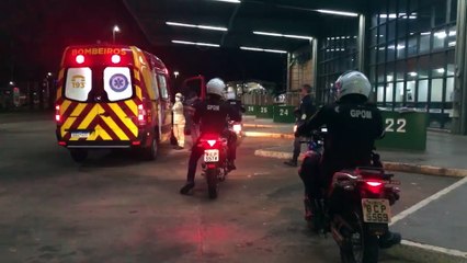 Idoso de 73 anos é agredido a paulada durante assalto no terminal Oeste