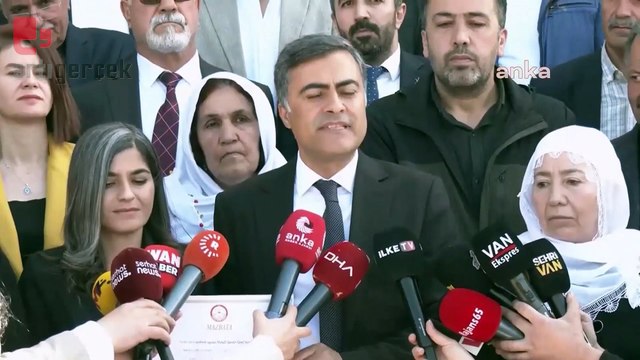 Abdullah Zeydan mazbatasını teslim almasının ardından adliye önünde açıklama yaptı