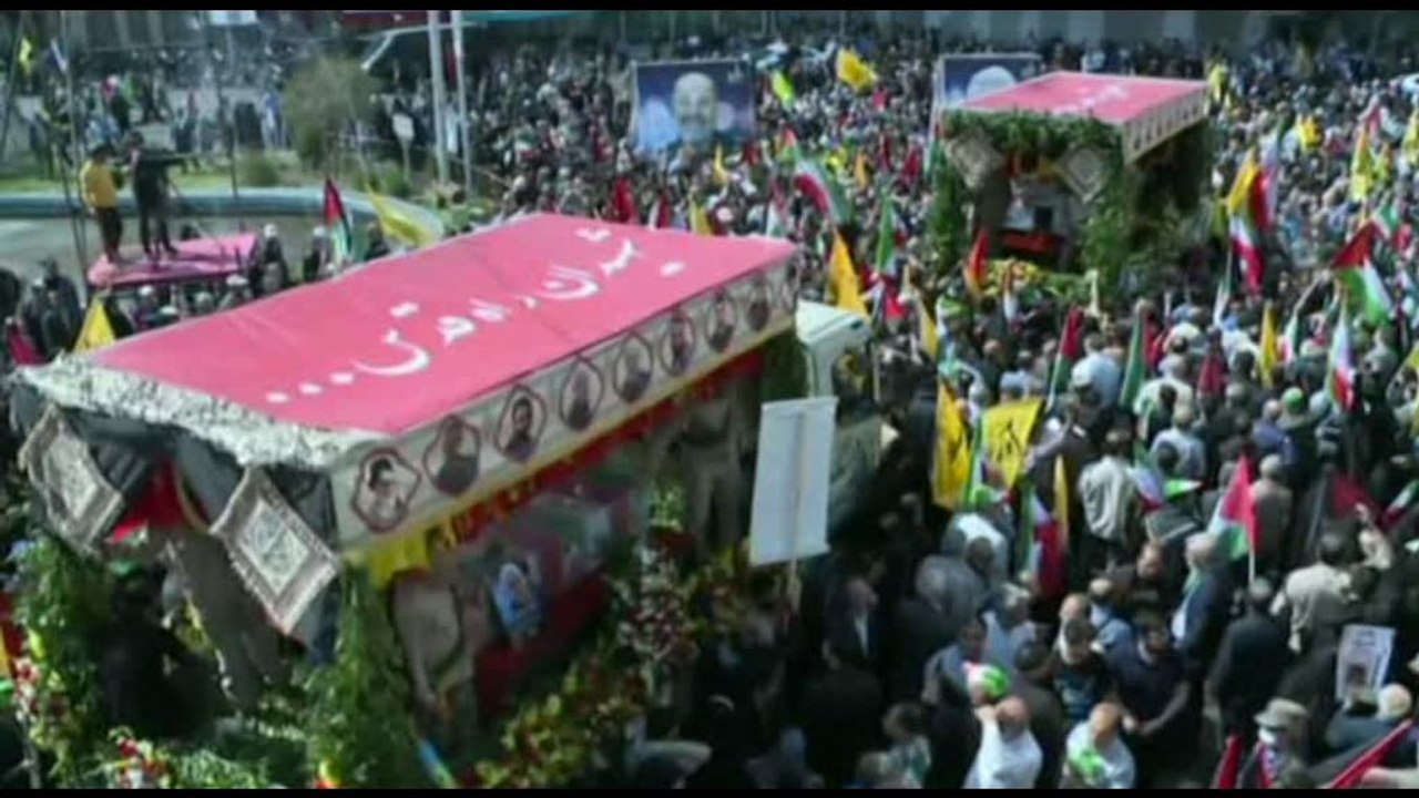 A Teheran in migliaia ai funerali dei pasdaran uccisi in Siria