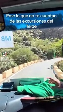 Pánico y risas nerviosas de turistas bajando en guagua al Machu Picchu español