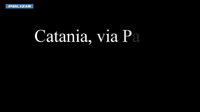 Catania, lo scippo in scooter ripreso dalle telecamere