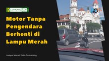 Motor Tanpa Pengendara Berhenti di Lampu Merah