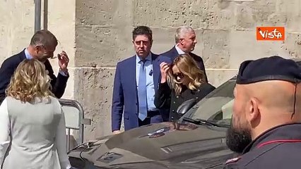 Meloni attraversa piazza Chigi e arriva al convegno ?La scienza al centro dello Stato?