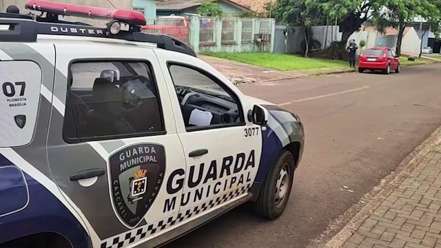 Carros se envolvem em colisão na Avenida Olindo Periolo e Corpo de Bombeiros é acionado