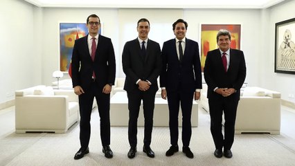 El Gobierno encarga a IBM crear un modelo de IA en español que rivalice con ChatGPT