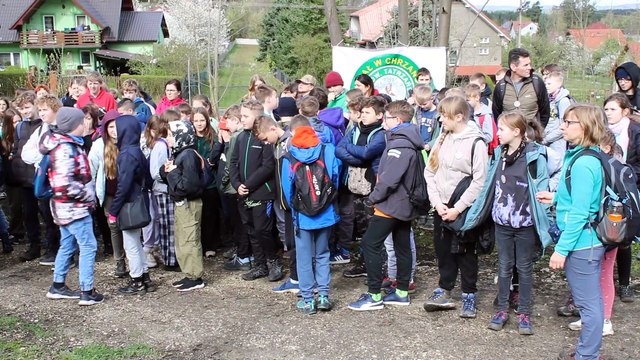 Chrzanów - wiosenne sadzenie drzew z nadleśnictwem