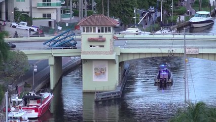 美 플로리다, 크레인이 차량 덮쳐 1명 사망 / YTN