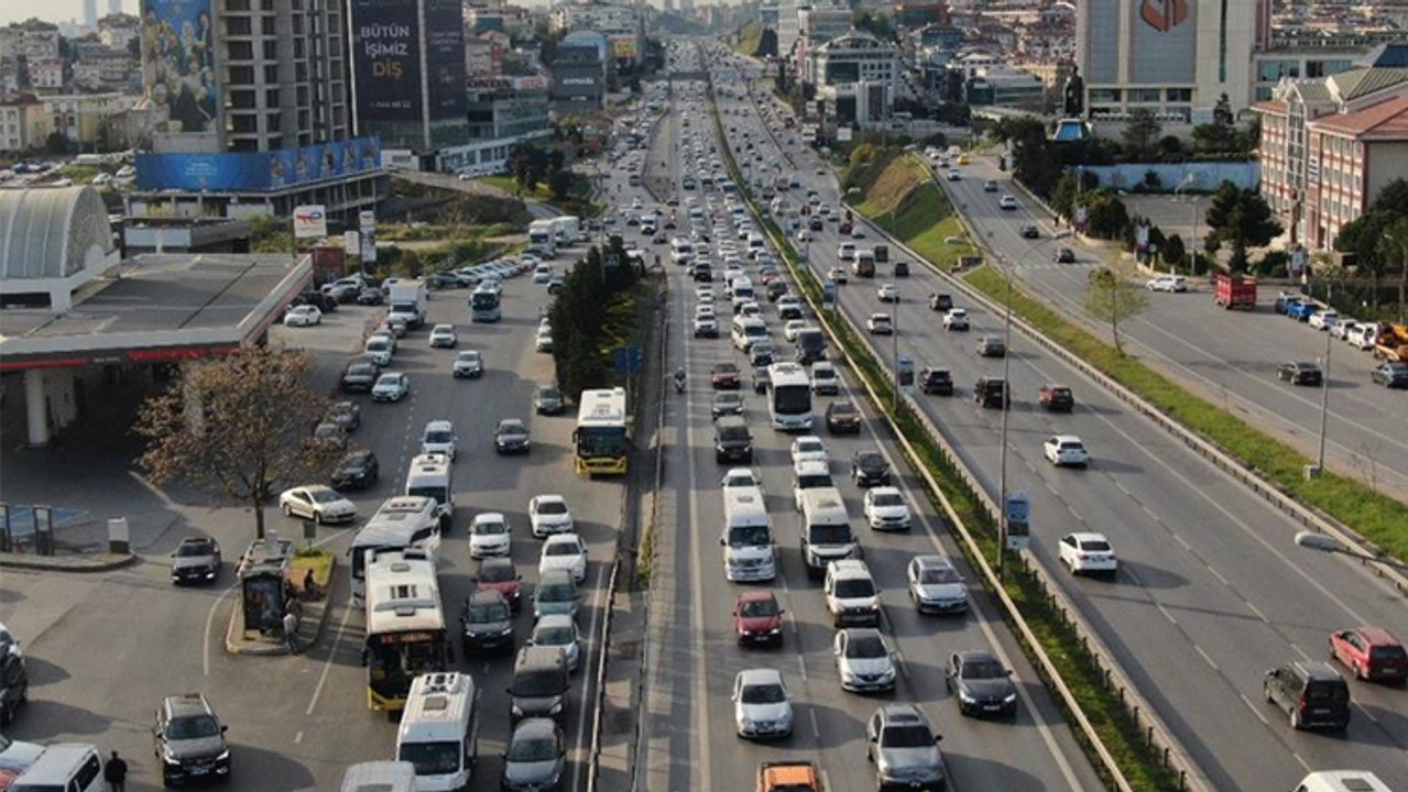 9 günlük bayram tatili başladı... İstanbul'da trafik yoğunluğu