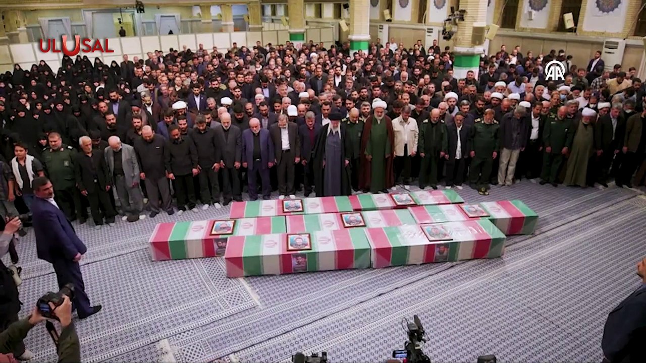 İsrail'in saldırısında ölen 7 İranlı komutan için Tahran'da cenaze töreni düzenlendi!