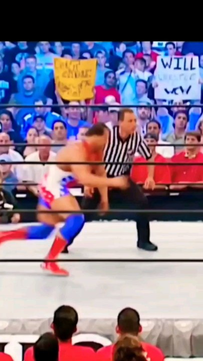 La suplex sur le béton de Shane McMahon sur Kurt Angle 