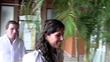 El Rey Juan Carlos y Froilán llegan a Madrid para la boda de Martínez-Almeida y Teresa
