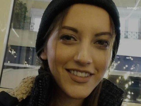 Uccisa dall'ex a coltellate mentre chiede aiuto al telefono alla polizia: la storia che ha sconvolto la Grecia