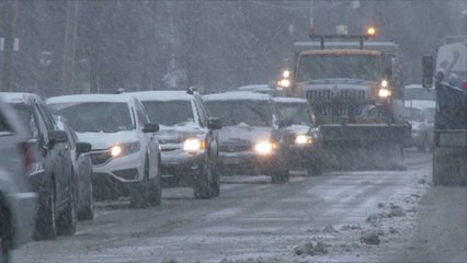 Hundreds of Thousands Lose Power Amid Deadly Nor’easter