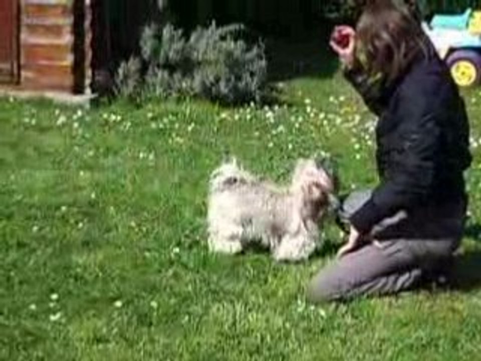 Léna dans le jardin