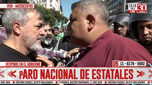 Tensión entre la policía y los empleados estatales que protestaban contra despidos: No vamos a dejar de luchar :