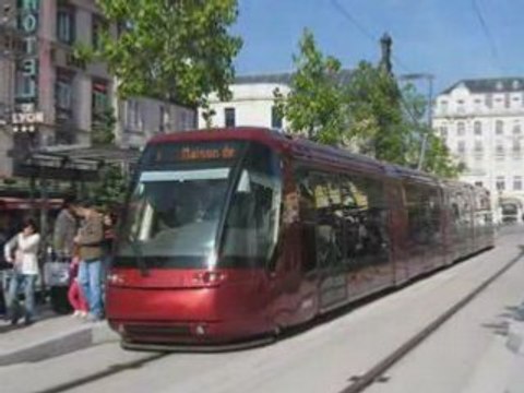 Algerie tkt pa toujours debout machallah