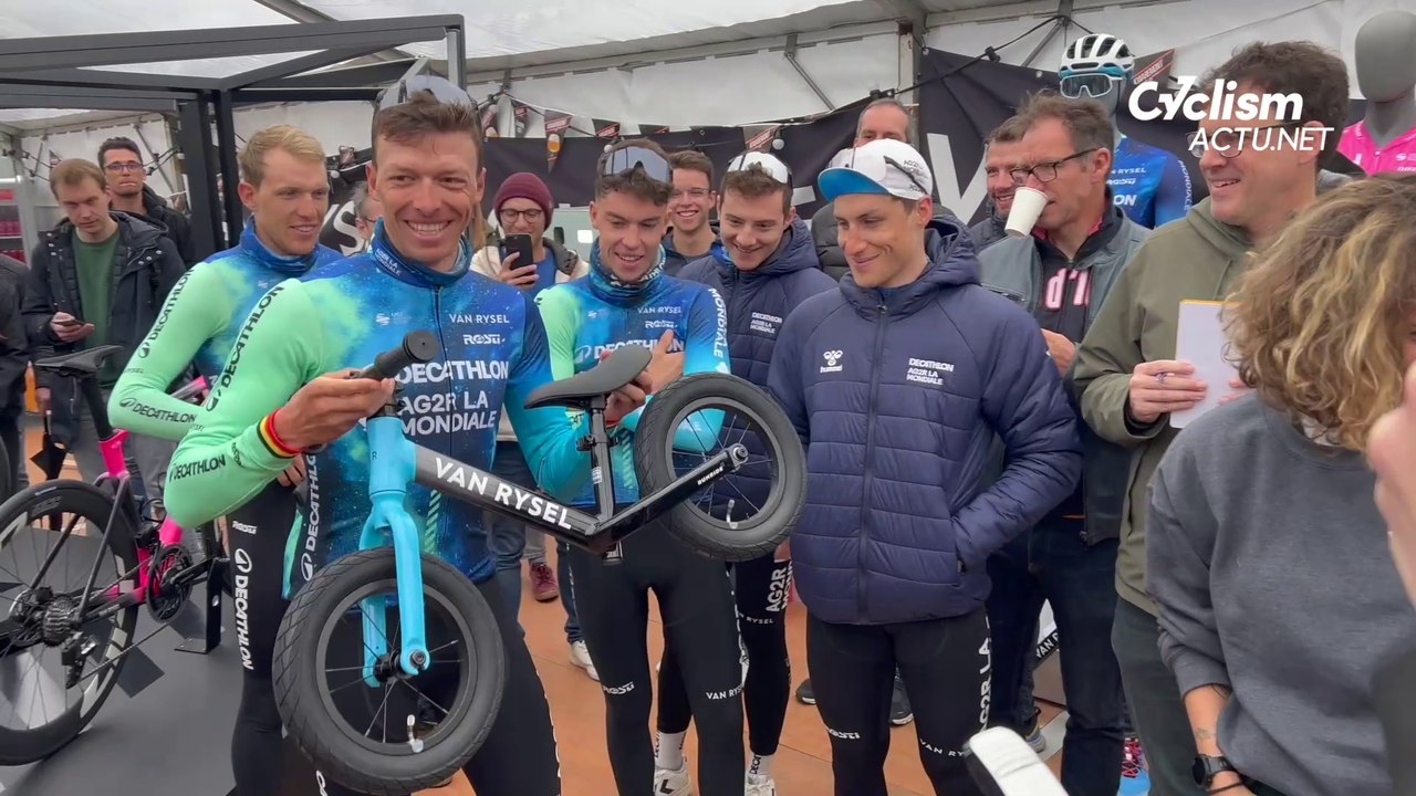 Cyclisme - Paris-Roubaix 2024 - Au café et sur les pavés avec Oliver Naesen... de l'équipe Decathlon AG2R La Mondiale et Van Rysel