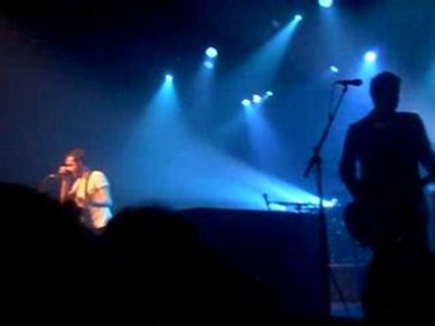 Editors @ Bataclan Piano diving on Bones