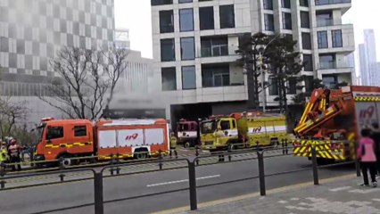 아파트 주차장 차량에서 불...다친 사람 없어 / YTN