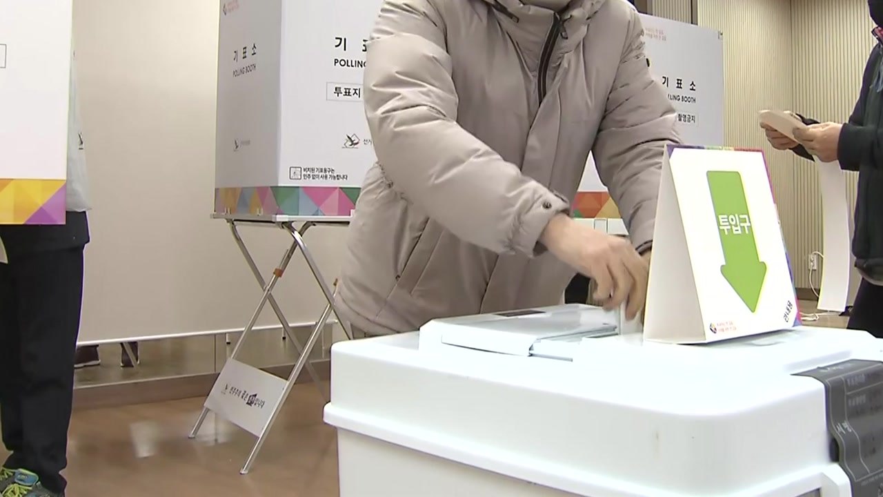 둘째 날 정오 사전투표율 22.01%...21대보다 4.2%p↑ / YTN