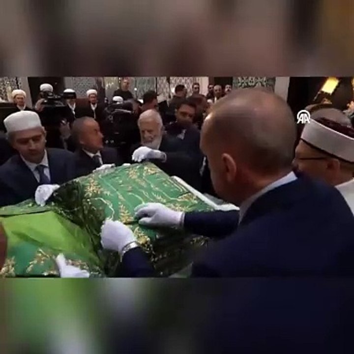 Başkan Erdoğan açtı Hırka-i Saadet Dairesi'nde o anlar böyle görüntülendi